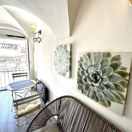 [suite Cavour 26] ☆☆☆☆☆ Pieno Centro Sanremo